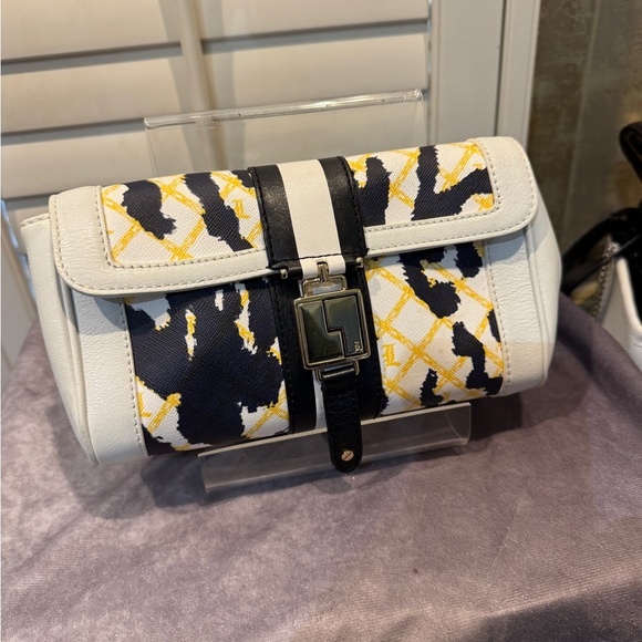 Elegant White and Navy Clutch with Yellow Accents - Picture 1 of 7